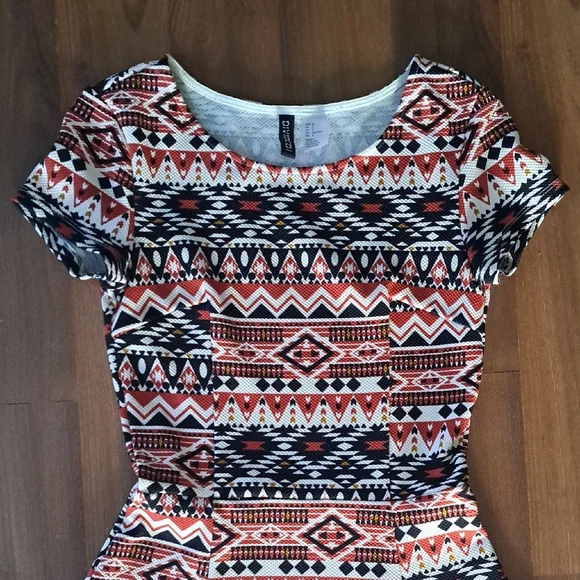 Aztec Patterned Short Sleeve Mini Dress - Picture 3 of 5